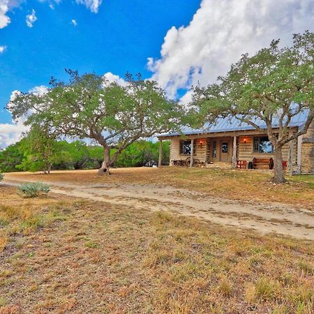Log Cabin At Old Glory Ranch Wimberley Eksteriør billede