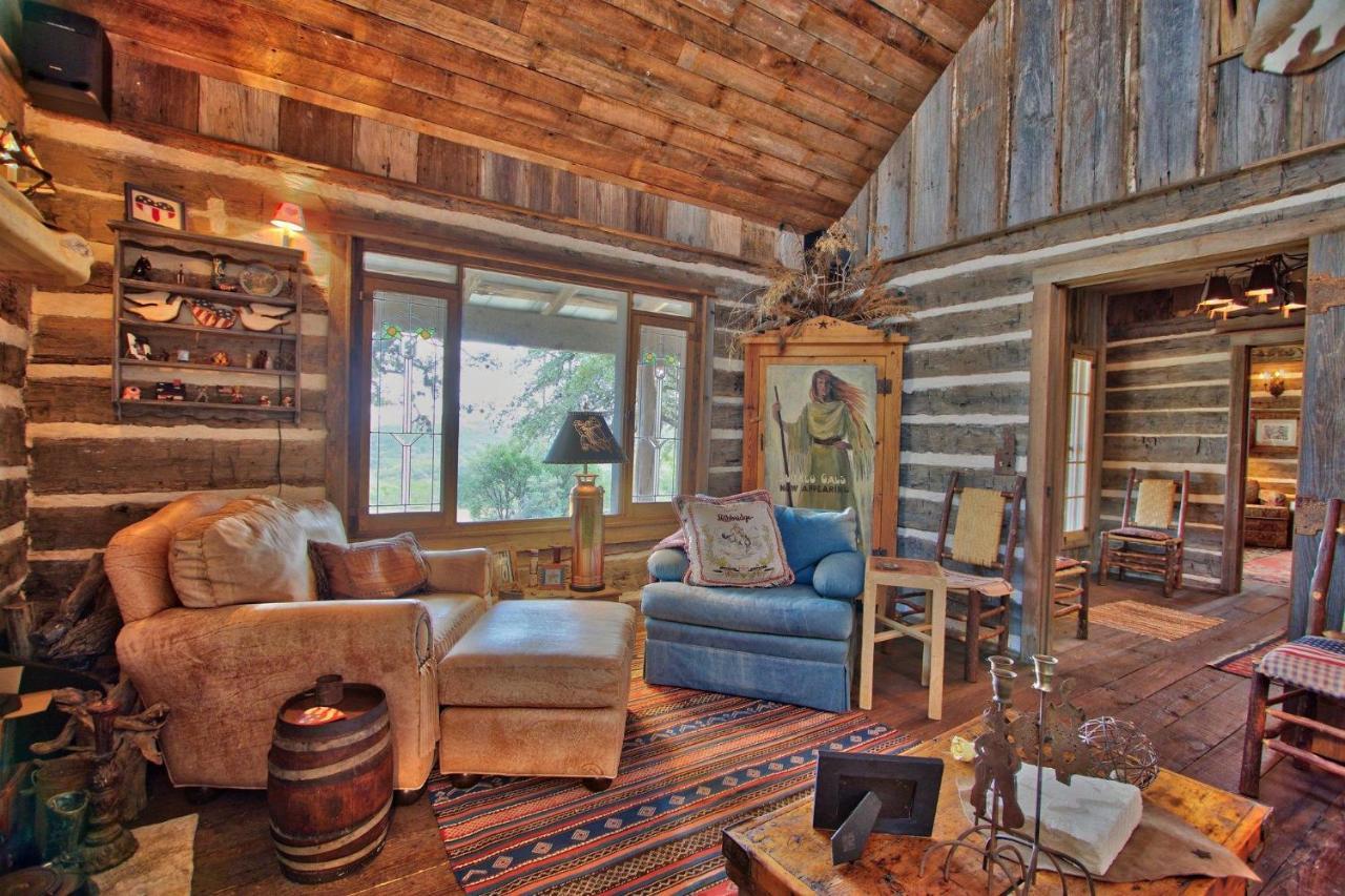 Log Cabin At Old Glory Ranch Wimberley Eksteriør billede