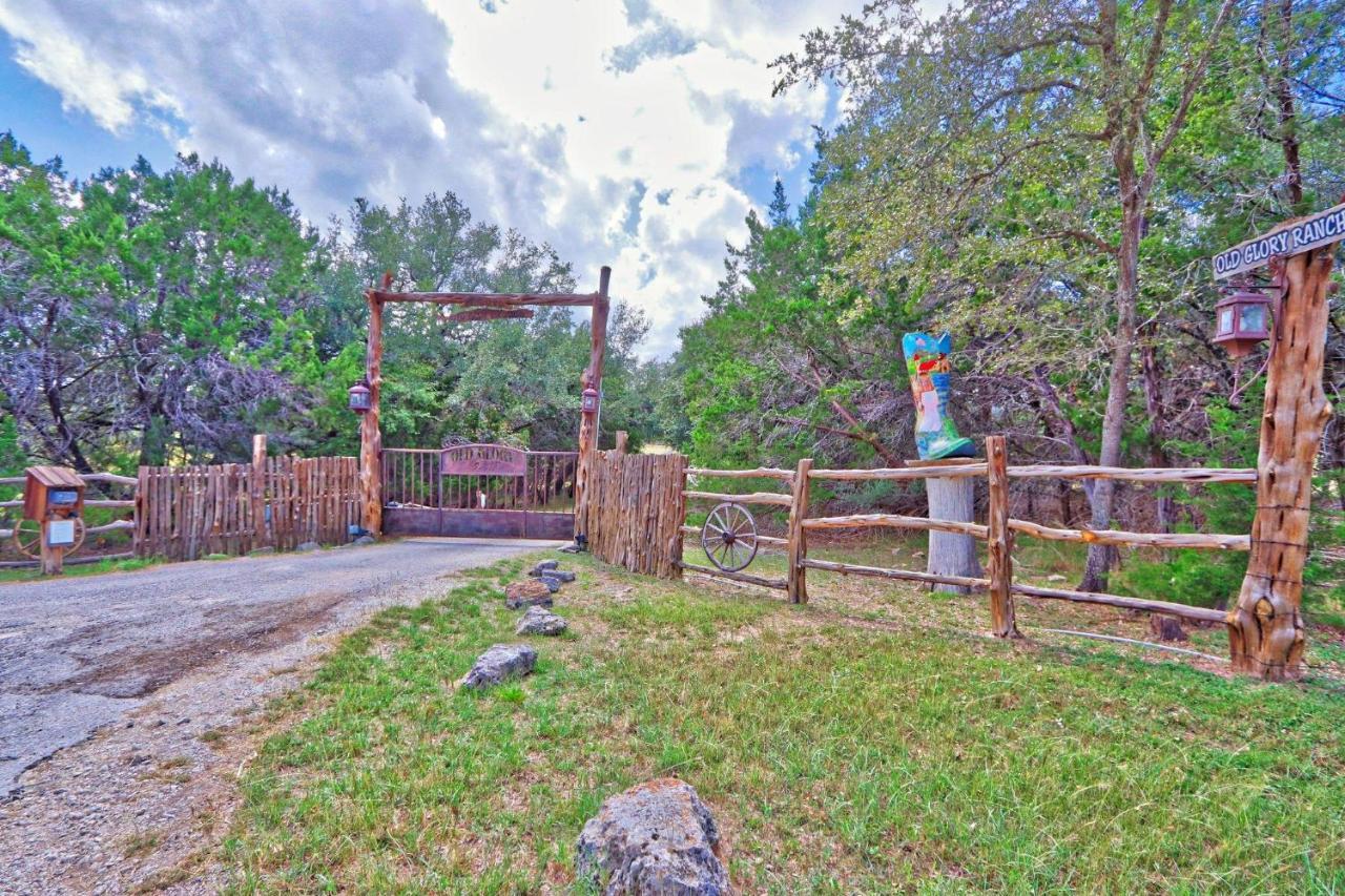 Log Cabin At Old Glory Ranch Wimberley Eksteriør billede
