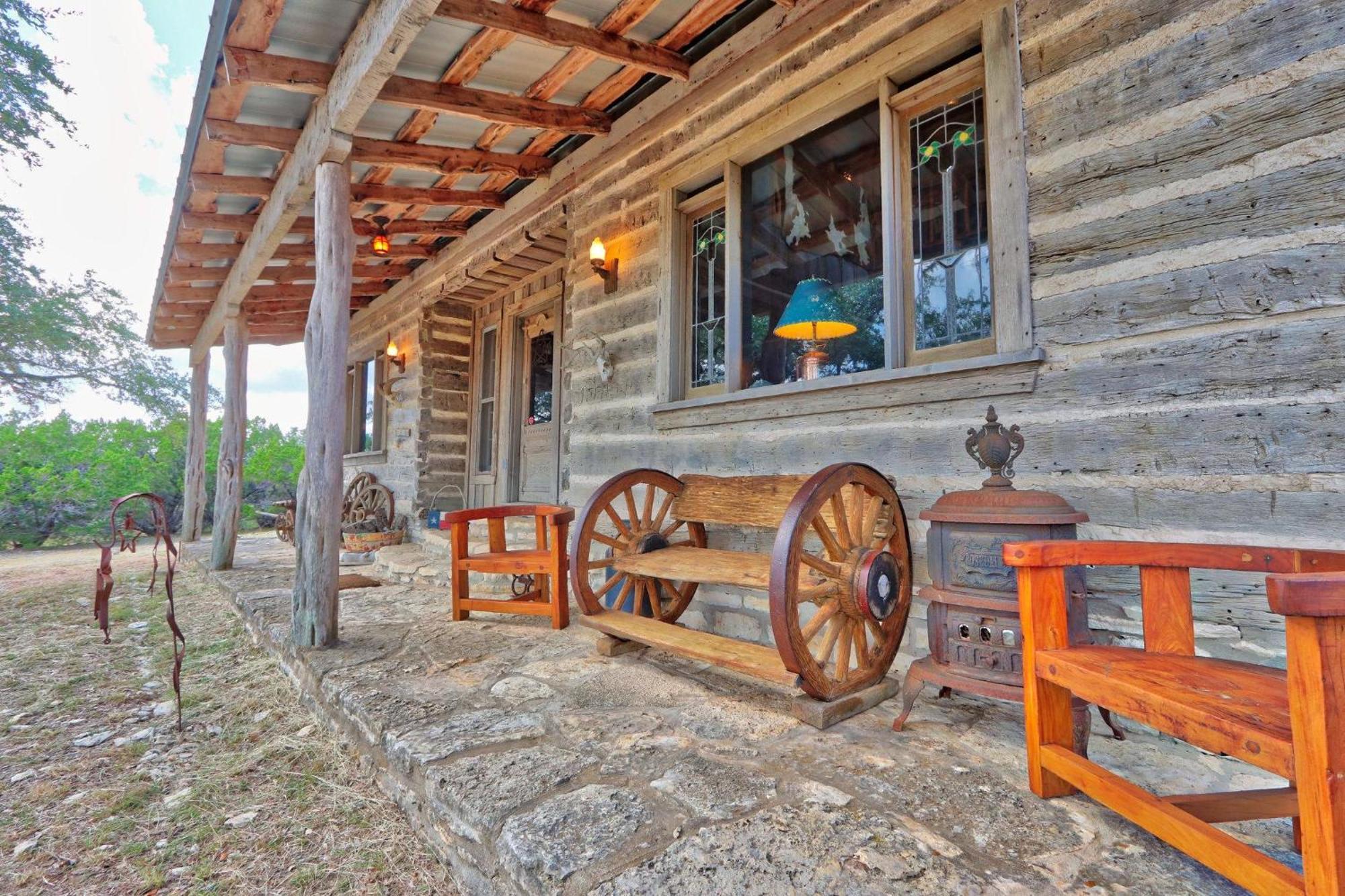 Log Cabin At Old Glory Ranch Wimberley Eksteriør billede