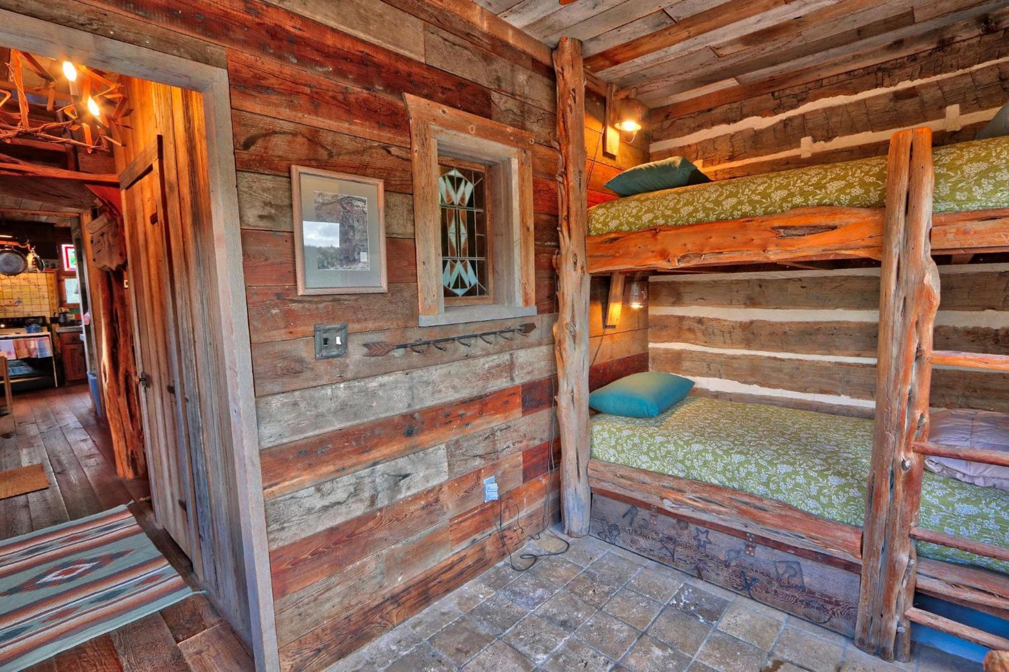 Log Cabin At Old Glory Ranch Wimberley Eksteriør billede