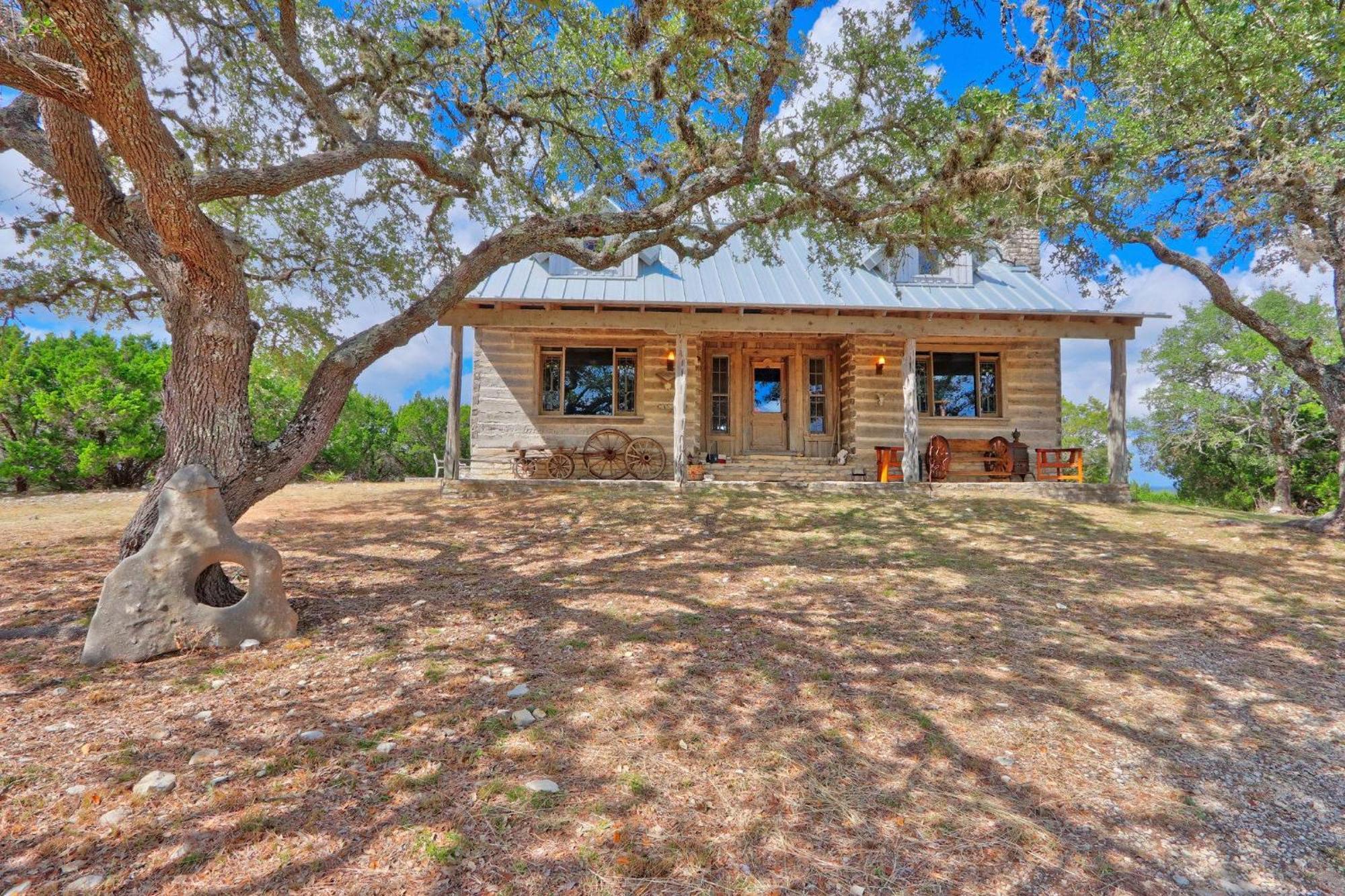 Log Cabin At Old Glory Ranch Wimberley Eksteriør billede