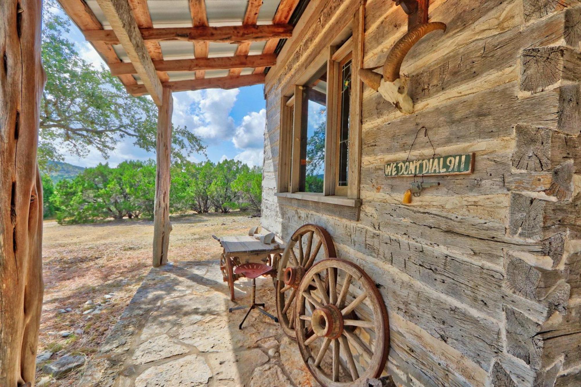 Log Cabin At Old Glory Ranch Wimberley Eksteriør billede