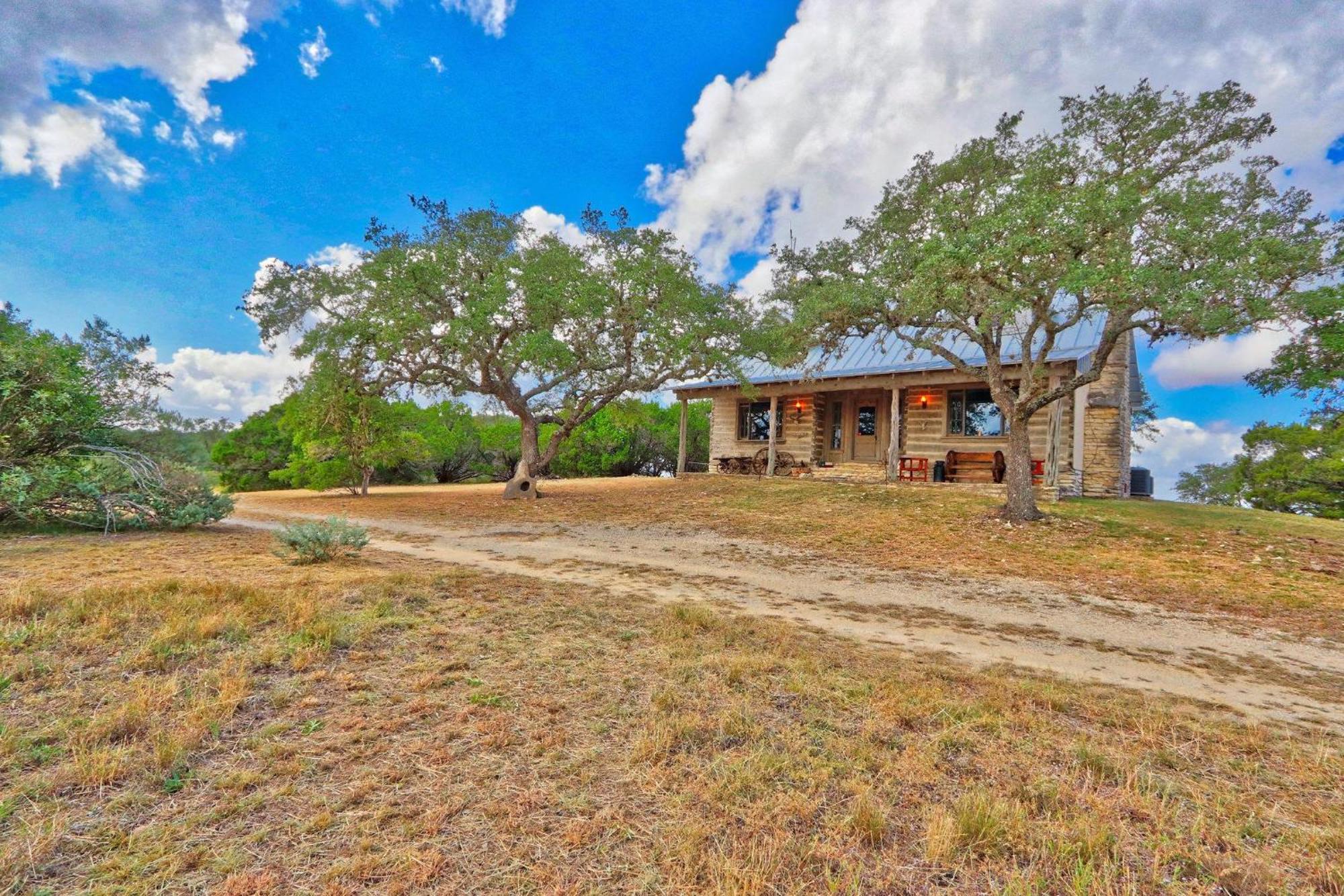 Log Cabin At Old Glory Ranch Wimberley Eksteriør billede